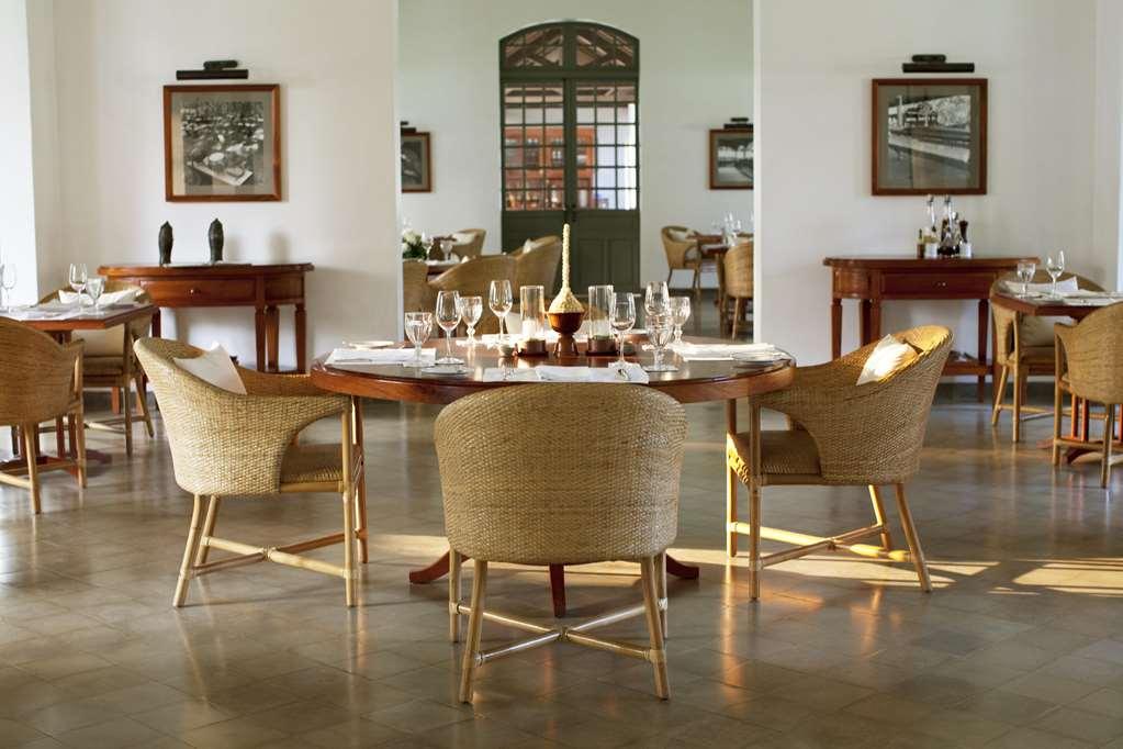 Amantaka Resort Луанг Прабанг Ресторант снимка